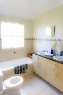To Let 3 Bedroom Property for Rent in Somerset West Western Cape
